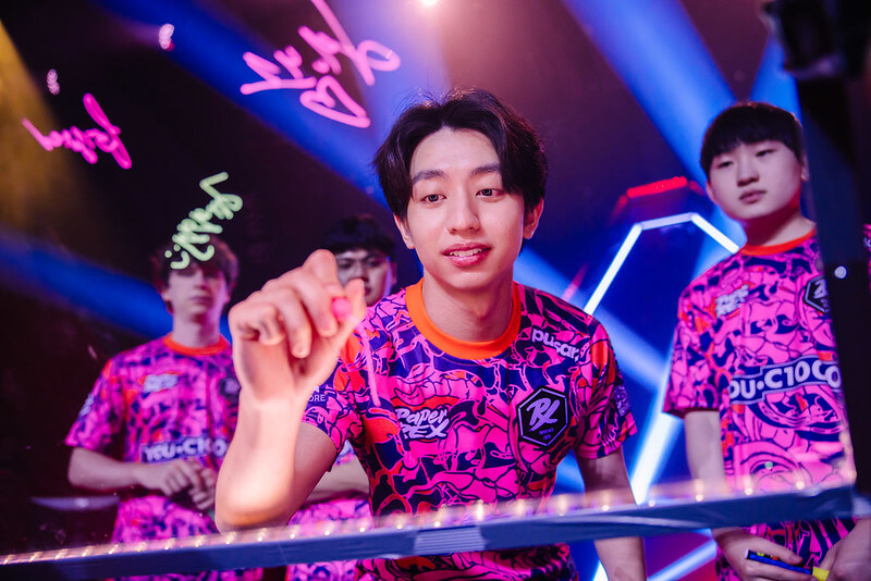 f0rsakeN writing his signature