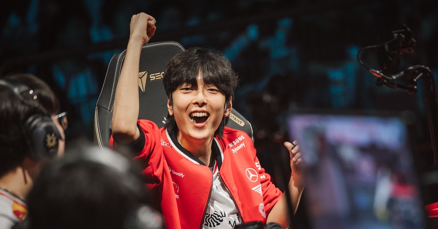 DH celebrates on stage