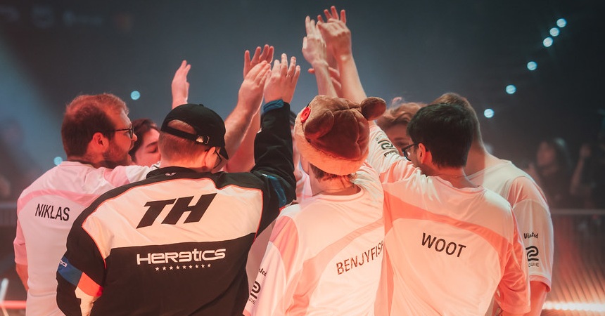 Team Heretics huddle