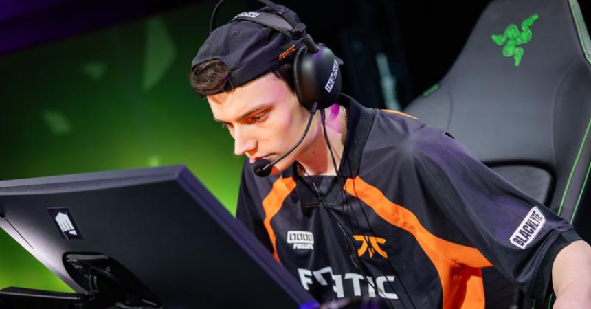 CyvOph competing with FNATIC in Stage 1.
