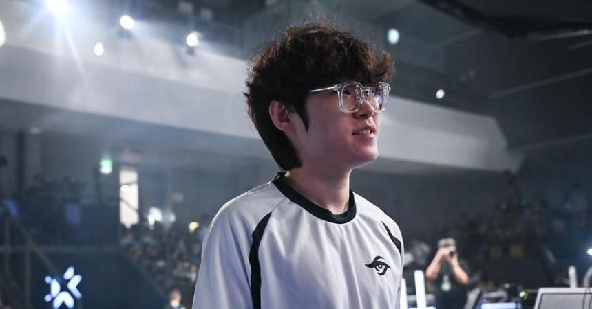 Sylvan on stage with Team Secret in Stage 2.
